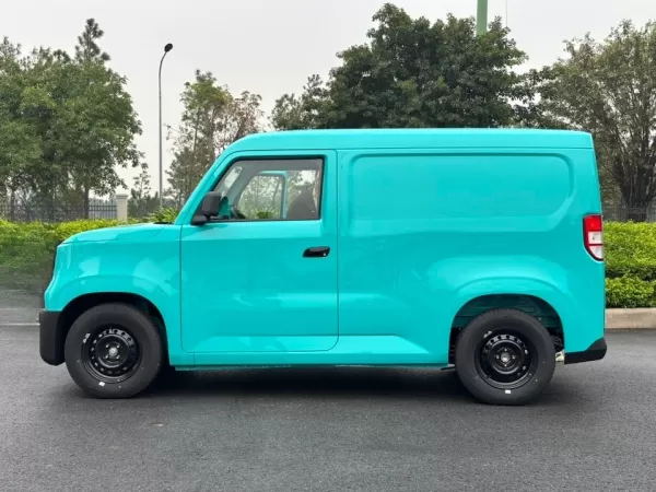 Dịch vụ thay kính chắn gió xe Vinfast EC Van tận nơi